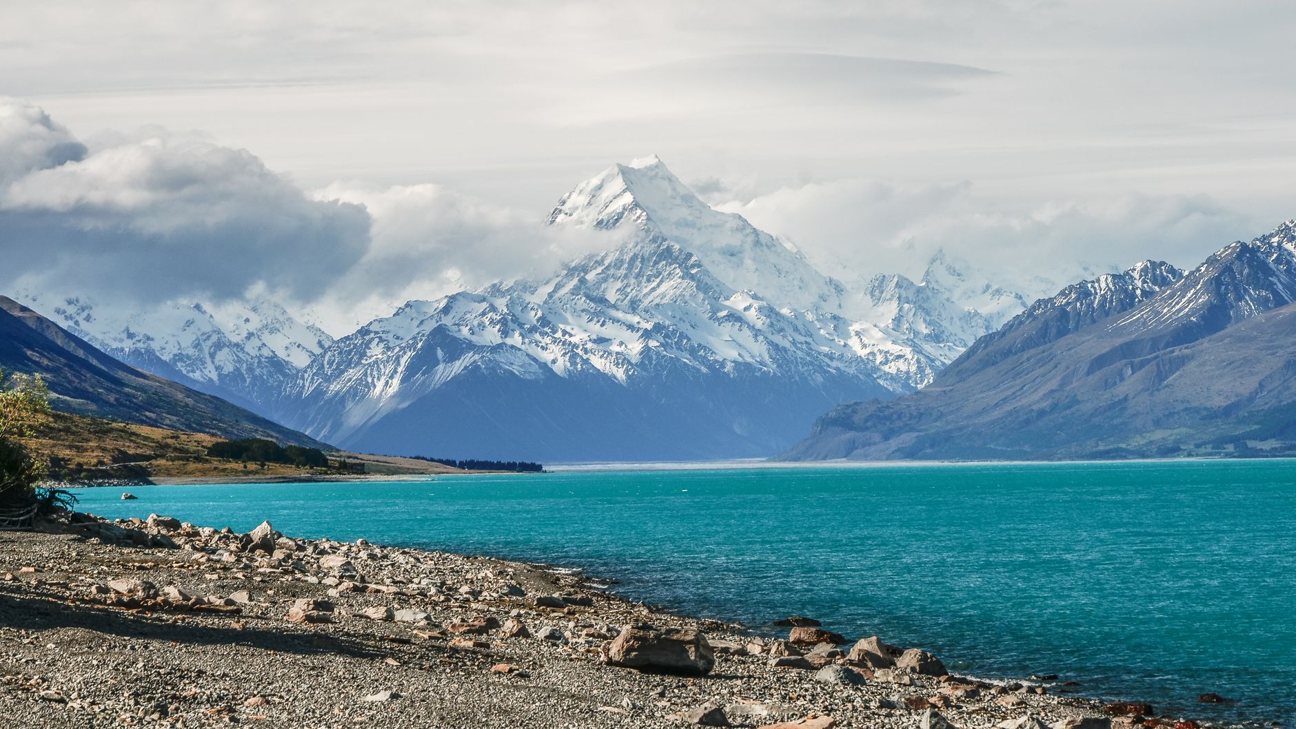 Aoraki Mount Cook with turquoise glacial lake